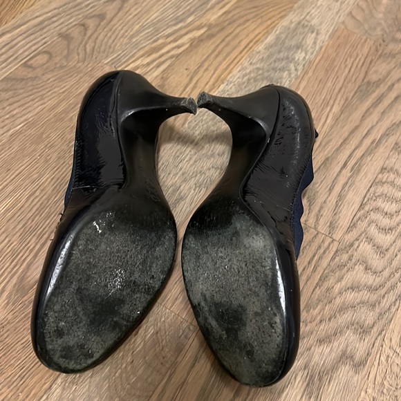 Tory Burch navy patent heels size 8 - Picture 3 of 4